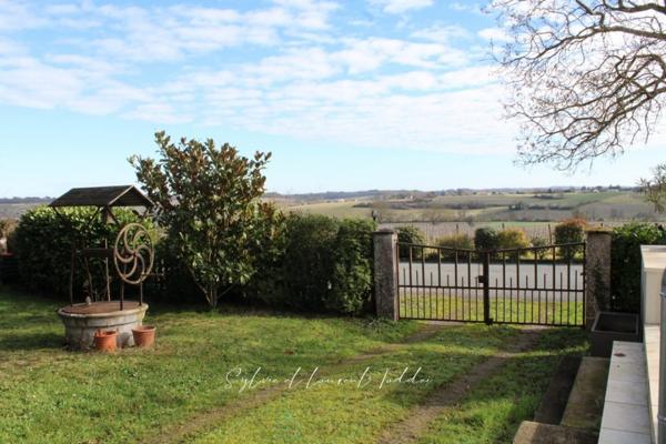 ANCIEN PRESBYTERE - VUE DEGAGEE SUR LA CAMPAGNE ENVIRONNANTE - PISCINE