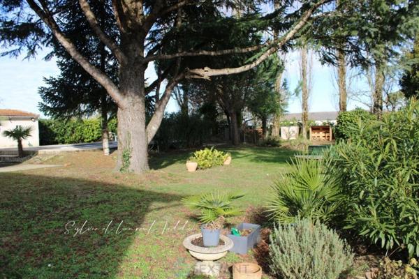 ANCIEN PRESBYTERE - VUE DEGAGEE SUR LA CAMPAGNE ENVIRONNANTE - PISCINE