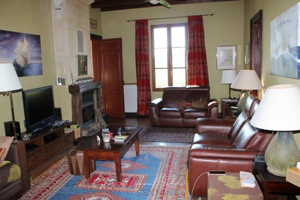 ANCIEN PRESBYTERE - VUE DEGAGEE SUR LA CAMPAGNE ENVIRONNANTE - PISCINE