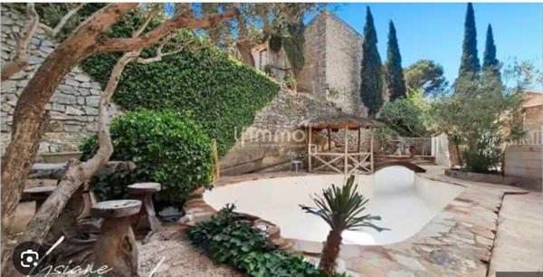 Ensemble immobilier avec usage pro et habitations