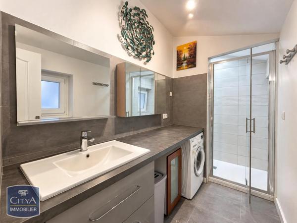 Appartement à louer 4 pièces 77.95m² Mâcon (71000)
