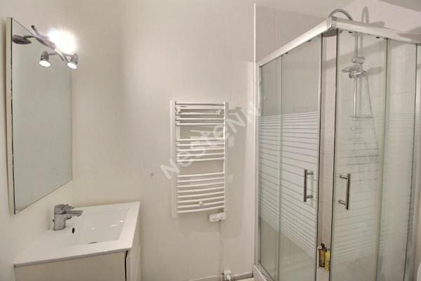 Appartement Fresnes 1 pièce(s) 24,85 m2+ 1 place de parking