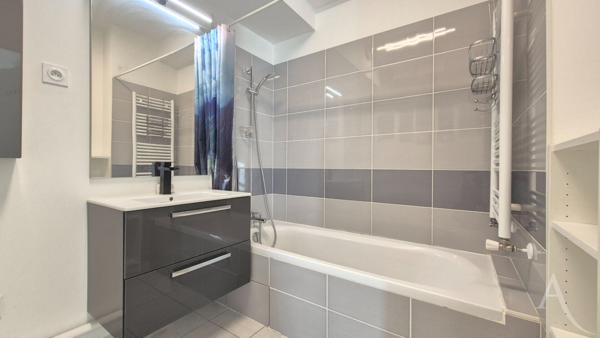 Appartement Grenoble 3 pièce(s) 66.21 m2