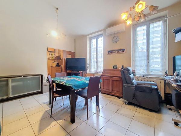 Maison Marseille 13013 -7 pièce(s) 179.56 m2 - Maison avec deux lots idéal investisseur / famille - Fort potentiel + revenus complémentaires