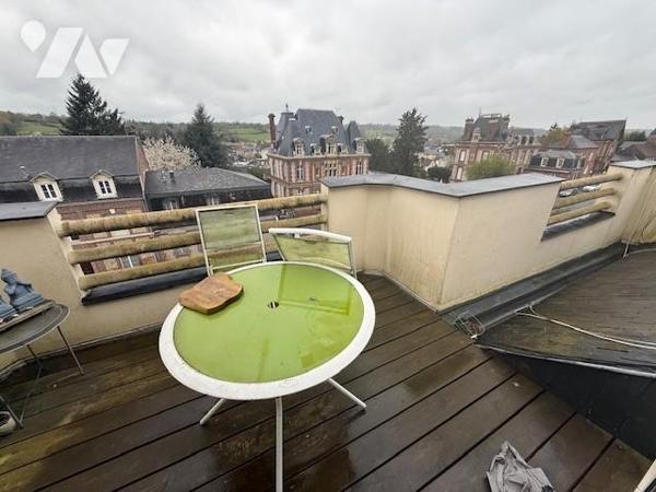 LISIEUX TRES BEL APPARTEMENT T2 au 3ème étage avec une belle vue