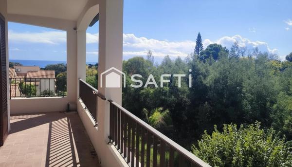 Vue mer, plage à pied, énorme potentiel !