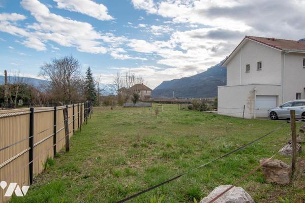 TERRAIN PLAT VIABILISE AUX MARCHES