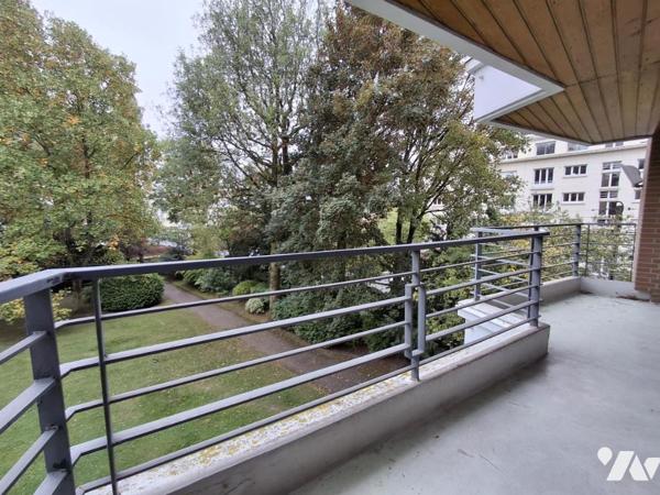 LILLE SAINT MAUR Appartement type 4 de 84m²-3 chambres-TERRASSE- GARAGE et cave. 