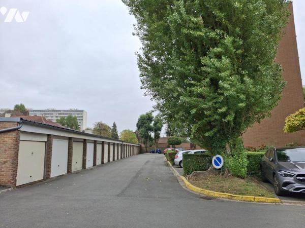 LILLE SAINT MAUR Appartement type 4 de 84m²-3 chambres-TERRASSE- GARAGE et cave. 