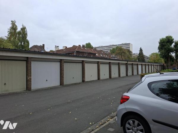 LILLE SAINT MAUR Appartement type 4 de 84m²-3 chambres-TERRASSE- GARAGE et cave. 