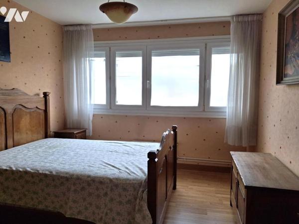 LILLE SAINT MAUR Appartement type 4 de 84m²-3 chambres-TERRASSE- GARAGE et cave. 