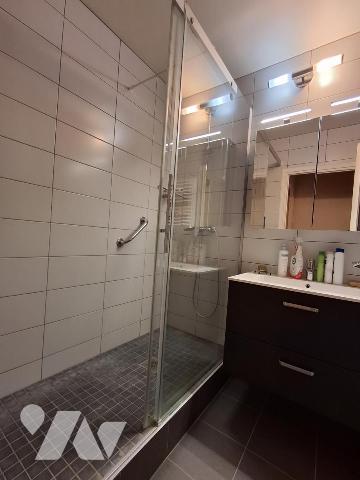 LILLE SAINT MAUR Appartement type 4 de 84m²-3 chambres-TERRASSE- GARAGE et cave. 