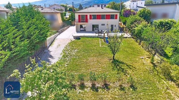 Maison Individuelle 185 m² Rénové Proche Gare et Commerce Parcelle 2 020m²