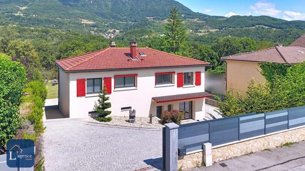 Maison Individuelle 185 m² Rénové Proche Gare et Commerce Parcelle 2 020m²