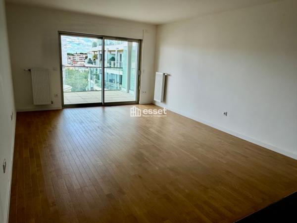 Location Appartement 4 pièces 86.2 m² - Suresnes 92150
