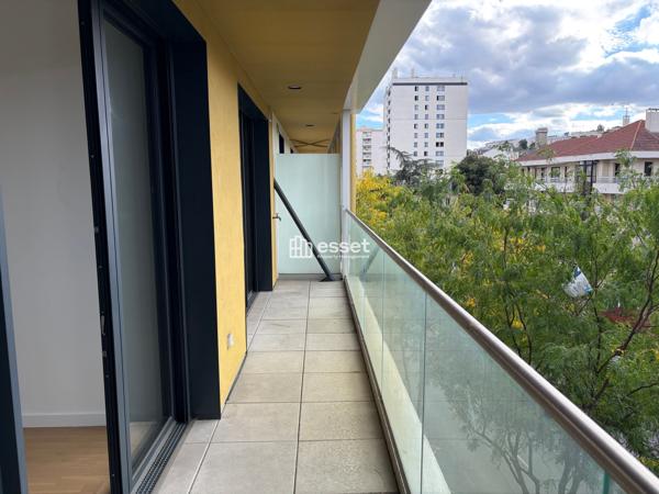 Location Appartement 4 pièces 86.2 m² - Suresnes 92150
