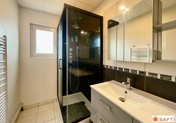 105 m2 habitables rénové.3 chambres.petit terrain