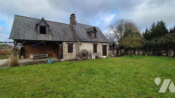 LANDIVY en campagne: fermette comprenant:
- Entrée sur cuisine aménagée et équipée, salon/séjo...