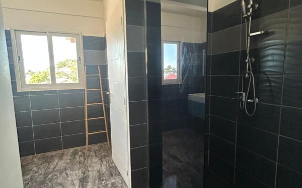 Appartement à vendre    4 pièces • 129 m2 Saint-François