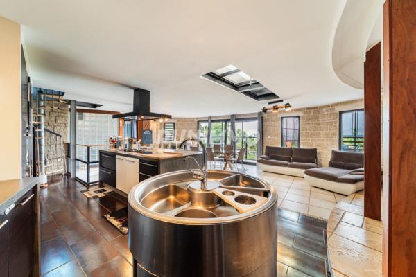 Découvrez votre havre de paix : Une magnifique maison individuelle de 220 m² avec jardin et piscine