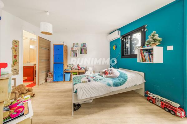 Découvrez votre havre de paix : Une magnifique maison individuelle de 220 m² avec jardin et piscine