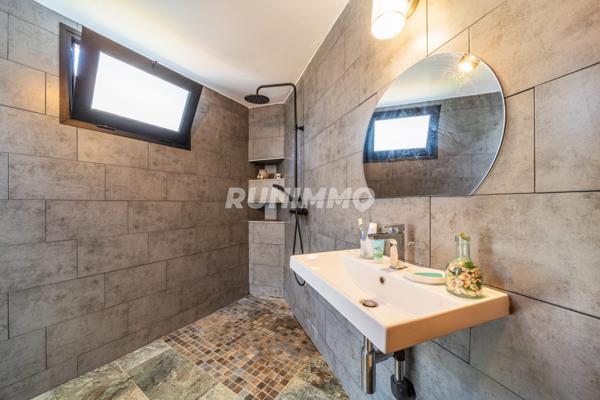 Découvrez votre havre de paix : Une magnifique maison individuelle de 220 m² avec jardin et piscine