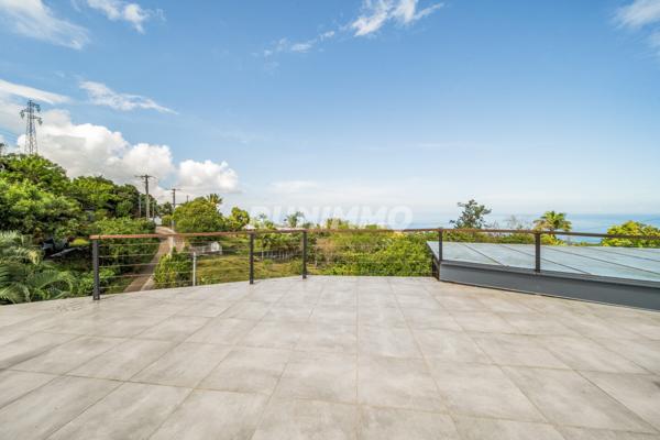 Découvrez votre havre de paix : Une magnifique maison individuelle de 220 m² avec jardin et piscine