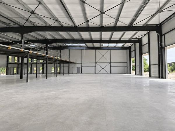 Local commercial à vendre |  Tignieu-Jameyzieu |  Murs | 1 900 m²