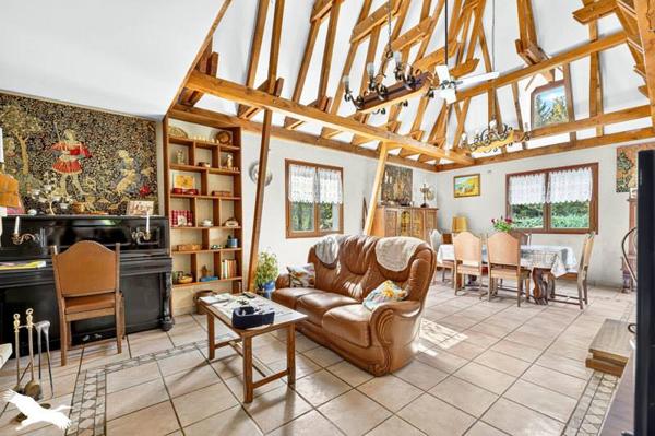 Maison à vendre 192 240 € Saint-Pierre-de-Chignac 7 p 183 m² DPE E