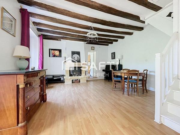 Maison de charme , T6, de 180 m2, sur un terrain paysager, ( 780 m2), dans le quartier très prisé du Manet, à Montigny-Le-Bretonneux, au calme absolu!