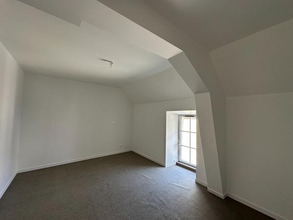 CHATEAUROUX - Maison 145 m² H - dépendances - cour -
