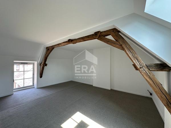 CHATEAUROUX - Maison 145 m² H - dépendances - cour -