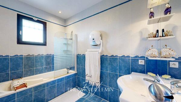 VILLA 4 CHAMBRES + STUDIO - SECTEUR RESIDENTIEL