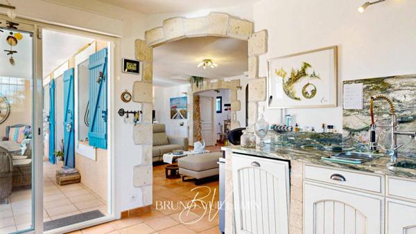 VILLA 4 CHAMBRES + STUDIO - SECTEUR RESIDENTIEL