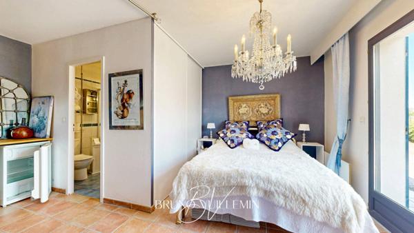 VILLA 4 CHAMBRES + STUDIO - SECTEUR RESIDENTIEL