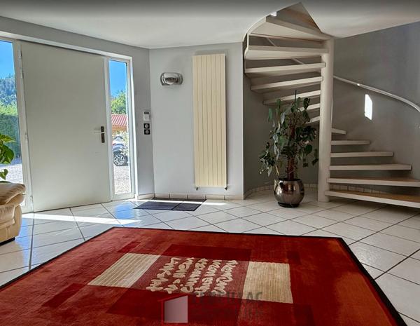 Maison 7 pièce(s) 4 chambre(s) 238 m²