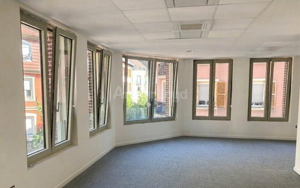 BUREAUX à LOUER de 293 m²