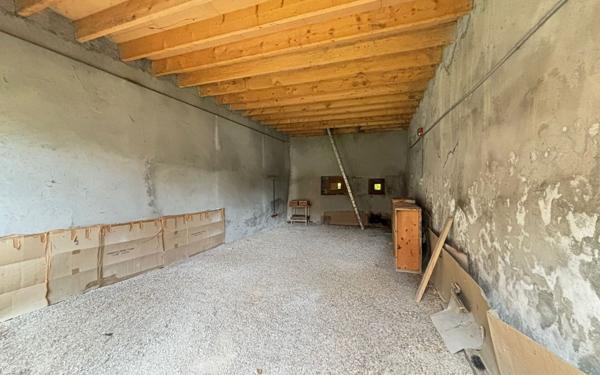 Stationnement à vendre    40 m2 Saint-Pierre-de-Genebroz