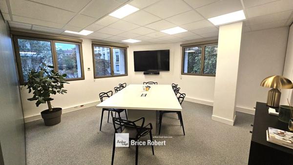 Bureaux à louer Lyon 3ème immeuble rénové proximité transports et Part Dieu