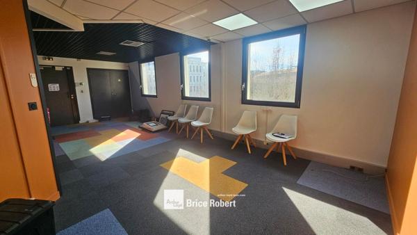 Bureaux à louer Lyon 9 avec parkings sous sol et excellente accessibilité