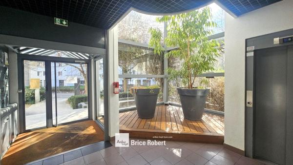 Bureaux à louer Lyon 9 avec parkings sous sol et excellente accessibilité