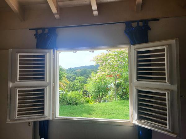 Maison T3 en bois de style créole, vue mer