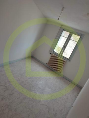 Immeuble à CHASSENEUIL SUR BONNIEURE (16260)