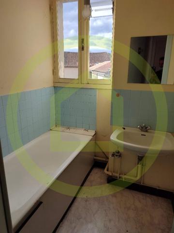 Immeuble à CHASSENEUIL SUR BONNIEURE (16260)