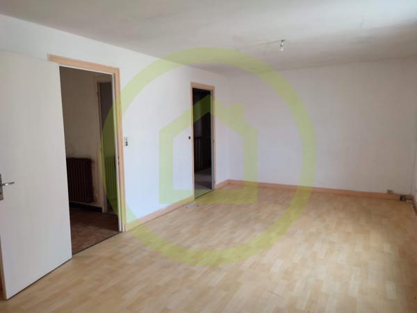 Immeuble à CHASSENEUIL SUR BONNIEURE (16260)