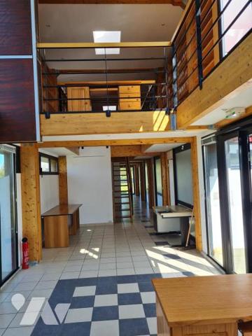 2315 - Immeuble de bureaux 209m² avec très bonne visibilité