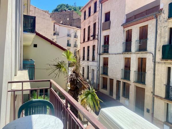 studio avec balcon et parking