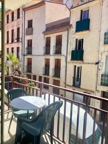 studio avec balcon et parking