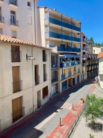 studio avec balcon et parking