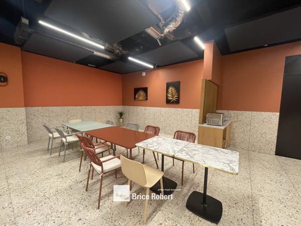 Bureaux à louer à Villeurbanne immeuble rénové avec rooftop panoramique